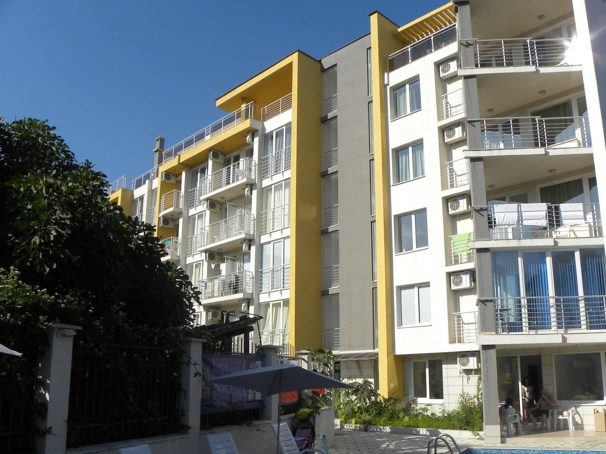 Apartcomplex New Tawn ออบซอร์ ภายนอก รูปภาพ