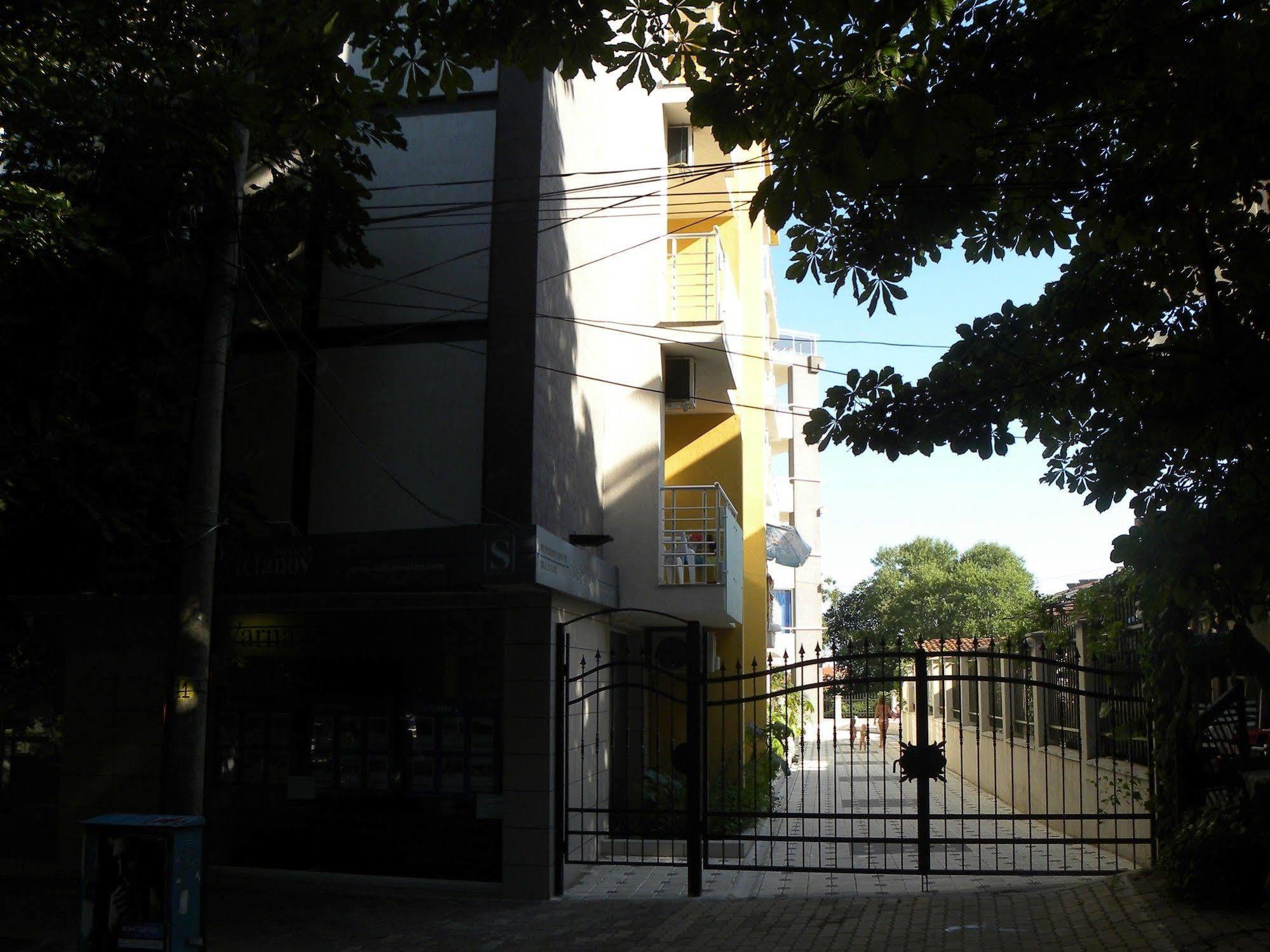 Apartcomplex New Tawn ออบซอร์ ภายนอก รูปภาพ